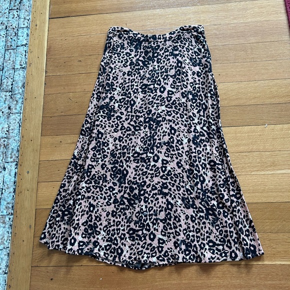 Aritzia leopard print midi skirt - Picture 2 of 4